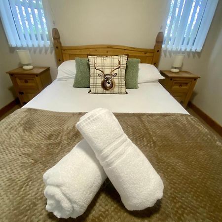 Cherry Cabin With Hot Tub ยอร์ค ภายนอก รูปภาพ
